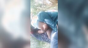 देसी प्रेमियों में लिप्त आउटडोर सेक्स के साथ संगीत-एक गर्म अश्लील वीडियो 2 मिन 10 एसईसी