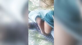 देसी प्रेमियों में लिप्त आउटडोर सेक्स के साथ संगीत-एक गर्म अश्लील वीडियो 0 मिन 50 एसईसी