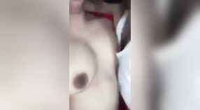 パキスタンの女性と彼女の警備員の本当のセックスビデオ 1 分 20 秒