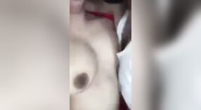 Vídeo de sexo Real de uma mulher paquistanesa e sua guarda 1 minuto 20 SEC