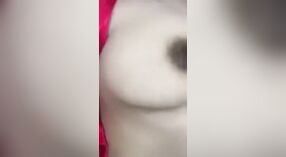 パキスタンの女性と彼女の警備員の本当のセックスビデオ 2 分 00 秒