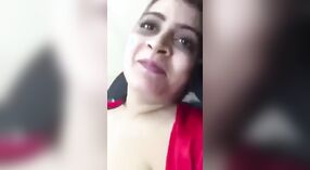 Video seks nyata dari seorang wanita Pakistan dan pengawalnya 4 min 40 sec