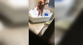 Vídeo Sexy de uma câmara escondida capturada Num resort Indiano 0 minuto 0 SEC