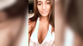 En direct sur Instagram avec Poonam Pandey et Areola Slip: Une Vidéo Sexy 2 minute 20 sec