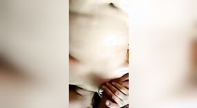 Sexo duro indio con Musumi y su pareja en este video porno 2 mín. 00 sec