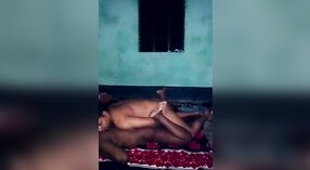 De hardcore seks van een Bangla Gazipur-paar is vastgelegd op tape in een gelekte mms-video 7 min 00 sec