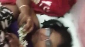 Video Telugu dari Desi babe dengan payudara besar ditiduri oleh kekasihnya 0 min 0 sec