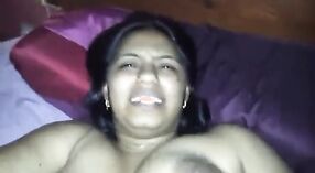 Indyjski mamuśki z duży cycki dostaje waliło twardy przez czarny kochanek w gorący seks scena 3 / min 00 sec