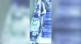 Indische MILF wird von ihrem Onkel im Chatogramm-Video hart geschlagen 3 min 40 s