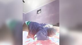 بھارتی لڑکی اس کی بلی اور گدا چاٹ لیا تھا اور آخر ہو جاتا ہے 0 کم از کم 0 سیکنڈ