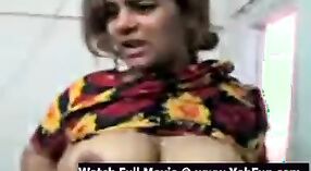 Hete Pakistaanse porno met een rondborstige Bhabhi 2 min 30 sec