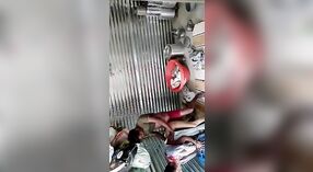Verborgen cam vangt Indiase doggy style seks in Dehati 0 min 0 sec