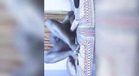 Sexy bengalisches Callgirl hat Sex mit ihrem Kunden in diesem dampfenden Video 2 min 10 s
