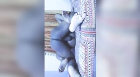 Sexy Bengalese chiamata ragazza ha sesso con il suo cliente in questo steamy video 3 min 20 sec