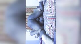 Sexy bengalisches Callgirl hat Sex mit ihrem Kunden in diesem dampfenden Video 3 min 40 s