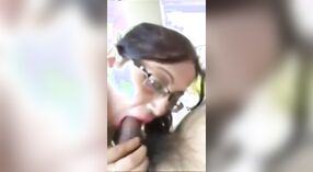 Индийская мамаша шалит в этом реальном секс-видео 0 минута 50 сек