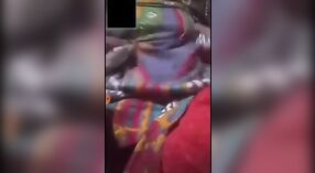 ダイハリおばさんの恋人とのライブセックスビデオでのソロパフォーマンス 2 分 10 秒
