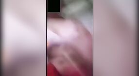 أداء العمة ديهاري المنفرد مع عشيقها في فيديو جنسي مباشر 0 دقيقة 30 ثانية