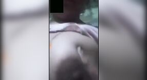 Penampilan solo Bibi Daihari bersama kekasihnya di video seks langsung 0 min 50 sec