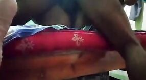 నగ్న భారతీయ భార్య ఈ హాట్ వీడియోలో తన భర్త చేత కొట్టబడుతుంది 2 మిన్ 20 సెకను