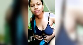 Khỏa thân solo video Của Một Bangladesh dì thưởng thức mình với một người đàn ông khỏa thân 1 tối thiểu 50 sn