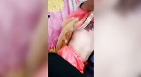 Pasangan India seksi mengeksplorasi hasrat seksual mereka dalam video erotis ini 0 min 0 sec