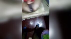 Desi sex tube video de conductor de coche desnudándose y teniendo sexo con su tía 4 mín. 20 sec