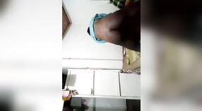 Desi sexo tubo vídeo de carro motorista stripping e tendo sexo com seu tia 1 minuto 10 SEC