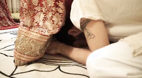 NRI-Pornostar Maya Rathi gönnt sich dampfenden Sex mit ihrem Partner Kamasutra 1 min 00 s
