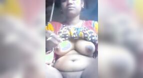 Masturbación en solitario de una niña india desnuda para su amante 2 mín. 20 sec