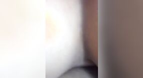 Masturbación en solitario de una niña india desnuda para su amante 4 mín. 00 sec