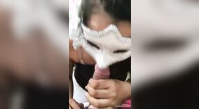 Gadis India telanjang menjadi nakal di taman dengan blowjob dan seks di luar ruangan 0 min 50 sec