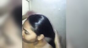 남장 비디오의 안드라 소녀를 벗기는 그녀의 란제리 2 최소 20 초