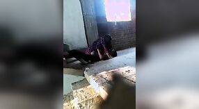 بنگلہ پریمی ایک تعمیراتی سائٹ پر نیچے اور گندی حاصل 7 کم از کم 00 سیکنڈ