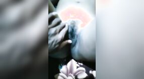 Chica india de coño peludo es follada duro por su novio en un video filtrado 1 mín. 20 sec