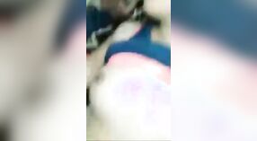 毛茸茸的猫印度女孩在泄漏的视频中被男朋友搞砸了 5 敏 20 sec