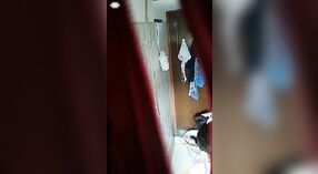 Sexo en el baño con Desi atrapado en cámara oculta 3 mín. 00 sec