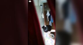 Seks kamar mandi dengan Desi tertangkap kamera tersembunyi 3 min 20 sec