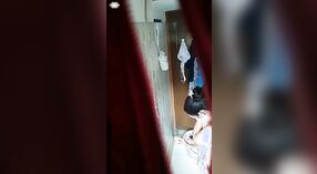 Sexo en el baño con Desi atrapado en cámara oculta 3 mín. 30 sec