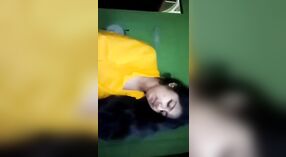 Vidéo xxx indienne d'une fille de Gazipur suçant et baisant son petit ami 1 minute 50 sec