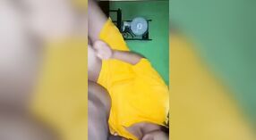 彼女のボーイフレンドを吸ってクソしているガジプールの女の子のインドのxxxビデオ 0 分 0 秒