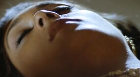 Сексуальное обнаженное видео Ану Агарвал в "Облачной двери" 2 минута 20 сек