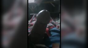 Bibi Karachi Sing Wuda Nduduhké Vidhéo Sing Seksi 2 min 30 sec