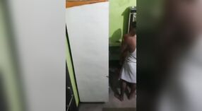 वाफेच्या सेक्स व्हिडिओसाठी भारतीय जोडप्याला मोबदला मिळतो 0 मिन 0 सेकंद