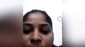 Indian babe fingers herself to orgasm 3 min 00 sec