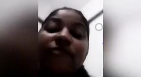 Indian babe fingers herself to orgasm 1 min 00 sec