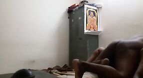 Tía y tío indios maduros tienen sexo en casa humeante 2 mín. 10 sec