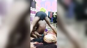 南インドのポルノでエロデイKとセクシーで汚いチェスのビデオ 0 分 0 秒