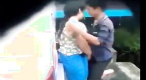 Ibu dan anak Andy memiliki sesi bercinta liar di jalan 0 min 40 sec