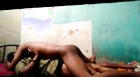 Hermoso video tamil de una madre que se llena el coño de semen 3 mín. 30 sec